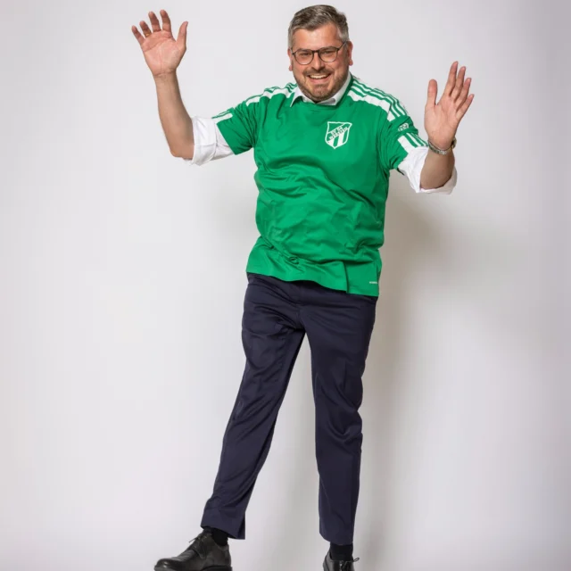 Heute ist #TrikotTag – und ich zeige Flagge für meinen Heimatverein @sv_wersten_04! ⚽️
Vereinsleben verbindet Generationen, stärkt den Zusammenhalt im Stadtteil und schweißt zusammen.
Danke an alle, die sich ehrenamtlich engagieren und Sport für Jung und Alt möglich machen!

Welches Trikot tragt ihr heute?

#Düsseldorf #Wersten04 #Heimat #TrikotTag2025